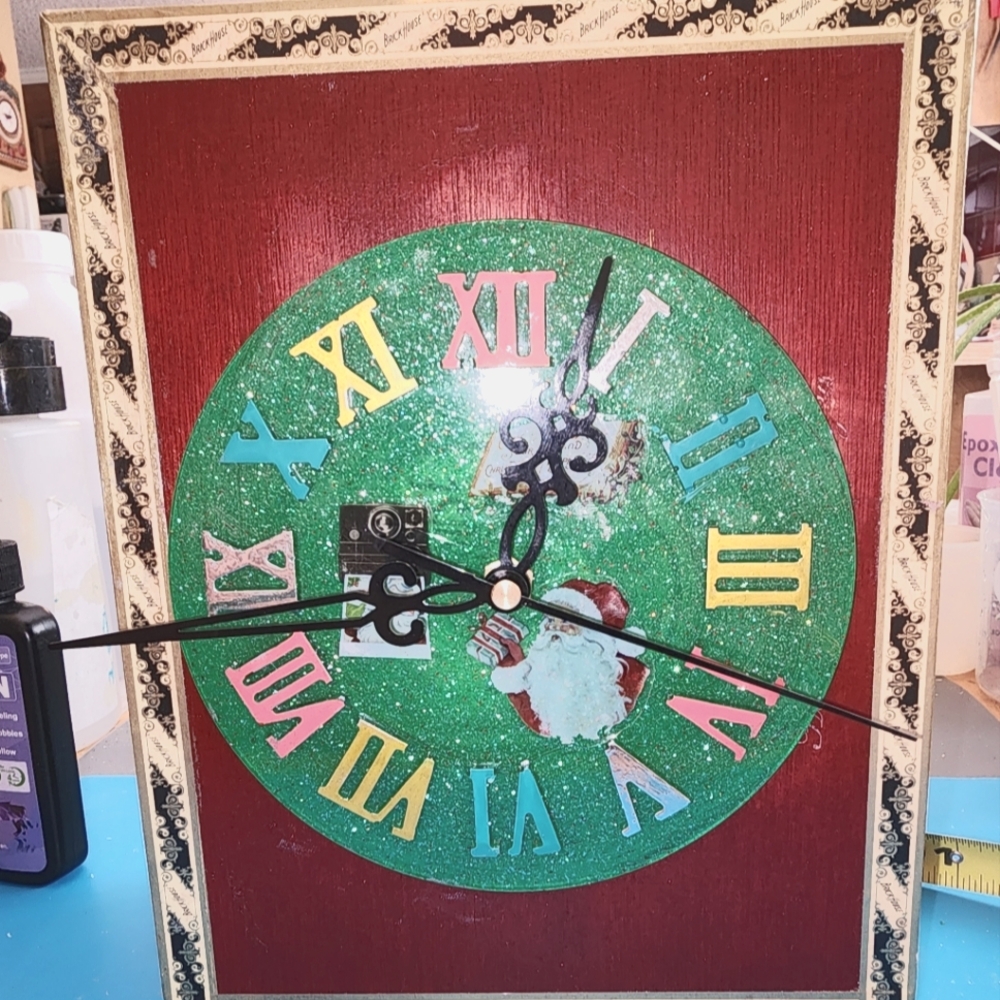 Cigar box Christmas clock